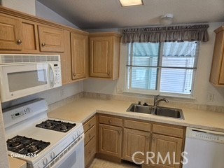 Detail Gallery Image 18 of 33 For 195 Tierra Rejada #29,  Simi Valley,  CA 93065 - 2 Beds | 2 Baths