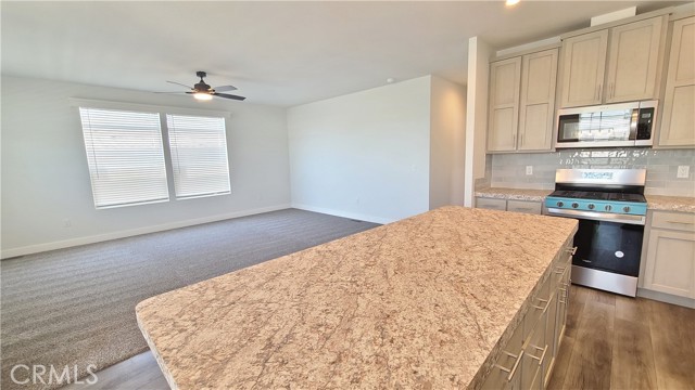 2139 E 4th Street, Ontario CA: https://media.crmls.org/medias/5fe0e819-cea0-4444-9e42-5bcced73984c.jpg