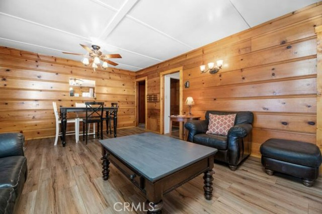 Detail Gallery Image 16 of 18 For 697 Chipmunk Ln, Big Bear Lake,  CA 92315 - 3 Beds | 2 Baths