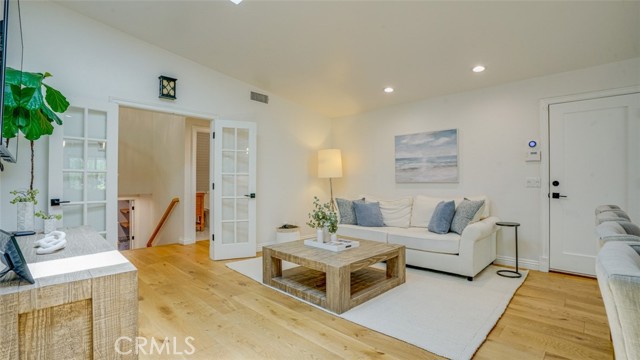 22914 Gershwin Drive, Woodland Hills CA: https://media.crmls.org/medias/5fe1260a-6061-46ea-8055-a3449214cf00.jpg