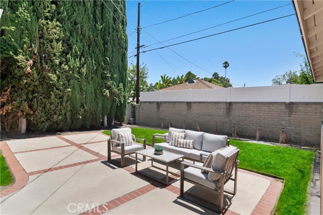16828 Margate Street, Encino CA: https://media.crmls.org/medias/5fe16f8c-b600-4fe7-b0c9-bbe2a7c1379c.jpg