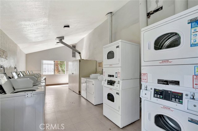 Detail Gallery Image 25 of 38 For 17053 Roscoe Bld #3,  Northridge,  CA 91325 - 2 Beds | 2 Baths