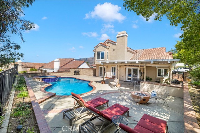 2304 Trickling Creek Drive, La Verne CA: https://media.crmls.org/medias/5fe2d6a6-b6ec-4c11-9754-513d235944d4.jpg