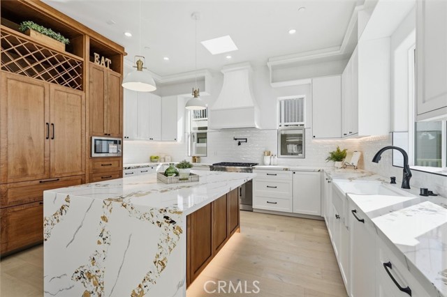 Detail Gallery Image 11 of 45 For 617 N Irena Ave #B,  Redondo Beach,  CA 90277 - 4 Beds | 3/1 Baths