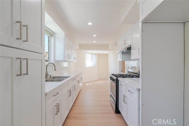 Detail Gallery Image 4 of 21 For 11246 Saticoy St, Sun Valley,  CA 91352 - 3 Beds | 2 Baths