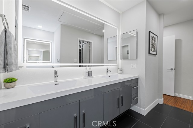 Detail Gallery Image 24 of 46 For 10061 Melinda Way #2,  Northridge,  CA 91325 - 2 Beds | 2/1 Baths