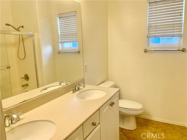 Detail Gallery Image 9 of 10 For 15622 Marnie Pl, Fontana,  CA 92336 - 4 Beds | 2/1 Baths