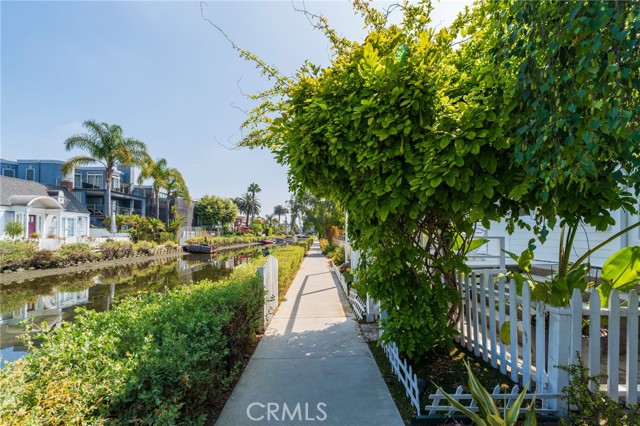 Detail Gallery Image 23 of 48 For 410 Carroll Canal, Venice,  CA 90291 - 3 Beds | 2 Baths