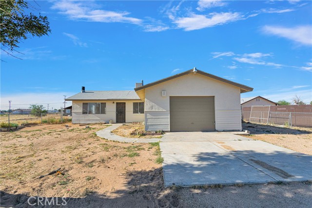 Detail Gallery Image 2 of 42 For 11845 Yates Ave, Adelanto,  CA 92301 - 3 Beds | 2 Baths