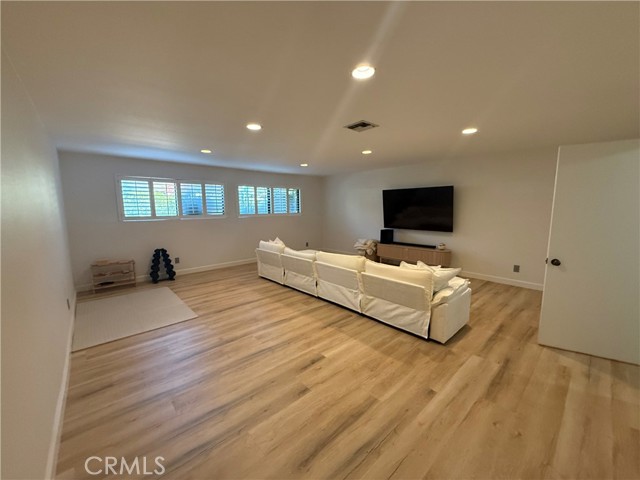 Detail Gallery Image 17 of 25 For 5346 Zelzah Ave, Encino,  CA 91316 - 3 Beds | 4 Baths