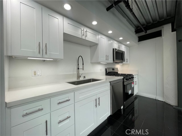 Detail Gallery Image 3 of 75 For 420 S San Pedro St #102,  Los Angeles,  CA 90013 - 2 Beds | 1/1 Baths
