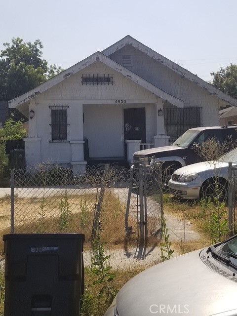4920 S Wilton Place, Los Angeles CA: https://media.crmls.org/medias/5fe8df91-a12a-4316-879d-3f77950f9876.jpg