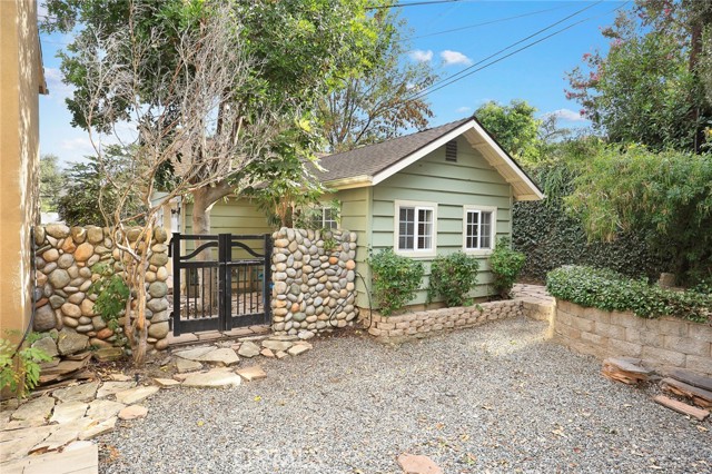Detail Gallery Image 9 of 18 For 145 Monte Vista Ln, Sierra Madre,  CA 91024 - 5 Beds | 3/1 Baths