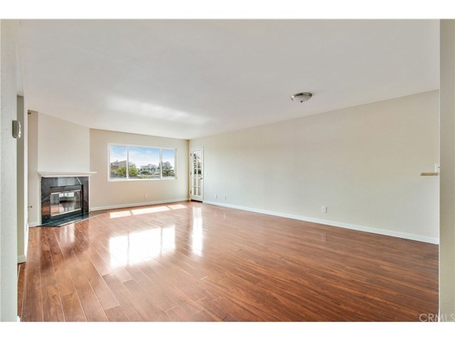 Detail Gallery Image 3 of 29 For 726 Elm Ave #304,  Long Beach,  CA 90813 - 2 Beds | 2 Baths