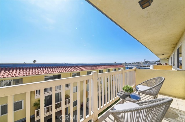 1707 Pacific Coast Highway, Hermosa Beach, California 90254, 2 Bedrooms Bedrooms, ,2 BathroomsBathrooms,Residential,Sold,Pacific Coast Highway,SB24105378