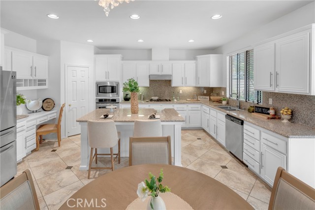 33736 Emerald Creek Court, Temecula CA: https://media.crmls.org/medias/5fea5ef1-c916-4628-8d69-4c3ee1c92003.jpg