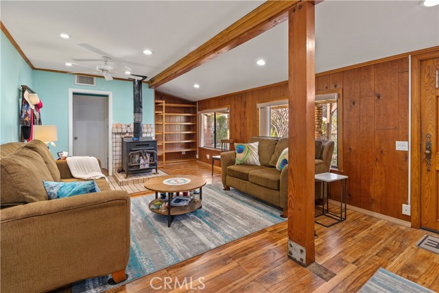 Detail Gallery Image 14 of 28 For 19160 Ingomar St, –,  CA 91335 - 2 Beds | 2 Baths