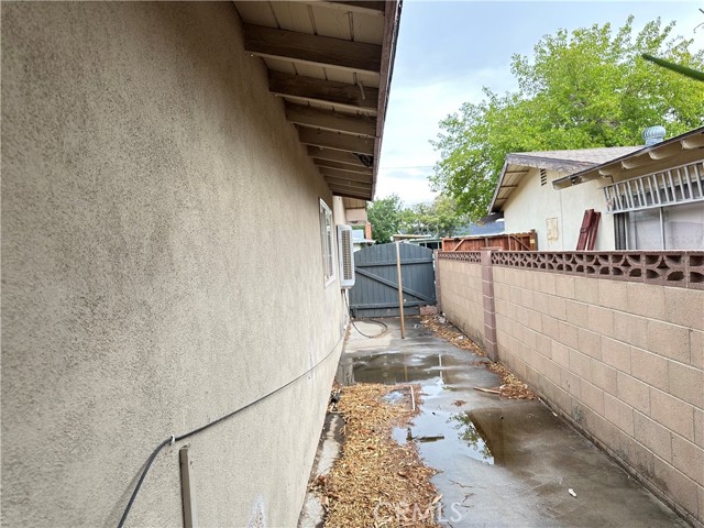 614 E Pondera Street, Lancaster CA: https://media.crmls.org/medias/5feabfe2-657e-46d9-abd2-1514fedd0a0e.jpg