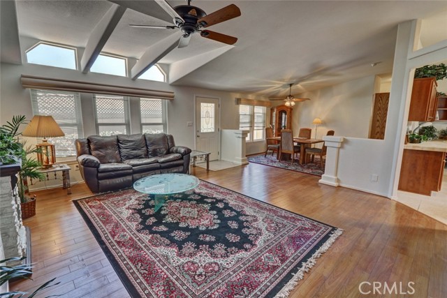 Detail Gallery Image 8 of 51 For 9850 Garfield #35,  Huntington Beach,  CA 92646 - 3 Beds | 2 Baths