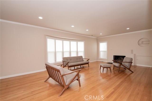 Detail Gallery Image 2 of 19 For 1212 Louise St, Santa Ana,  CA 92703 - 4 Beds | 3 Baths