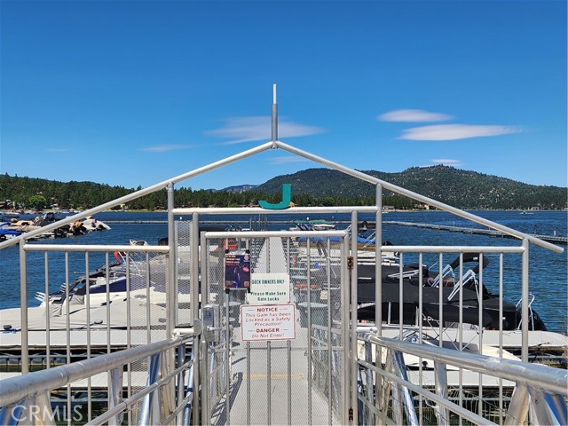 400 Pine Knot Boulevard, Big Bear Lake CA: https://media.crmls.org/medias/5fec4da5-a018-4688-b2b1-07cf8dbb0d0a.jpg