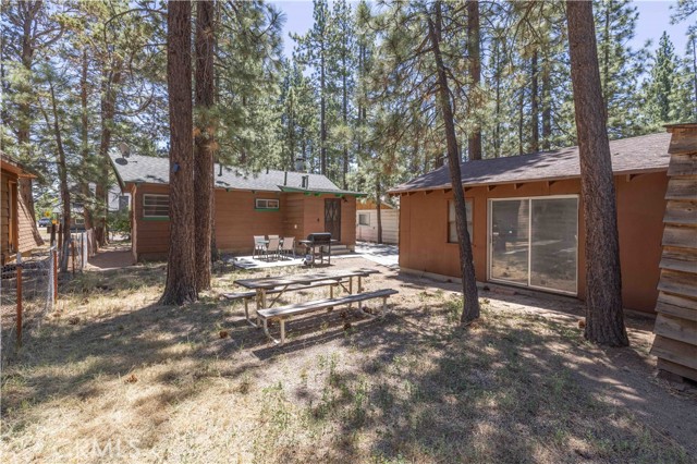 941 Anita Avenue, Big Bear City CA: https://media.crmls.org/medias/5feef24c-5416-4277-bb50-d1d57feb3e6e.jpg