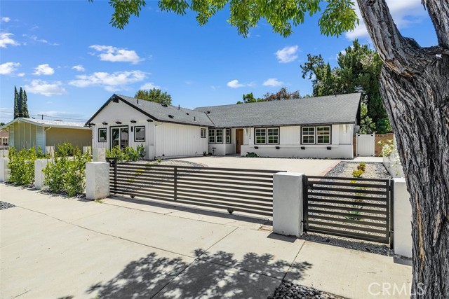 Detail Gallery Image 1 of 38 For 22306 Marlin Pl, Canoga Park,  CA 91303 - 4 Beds | 3 Baths