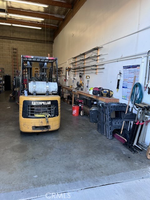 39450 3rd E Street, Palmdale CA: https://media.crmls.org/medias/5feff919-ff72-490f-8739-3d0a96d91de4.jpg