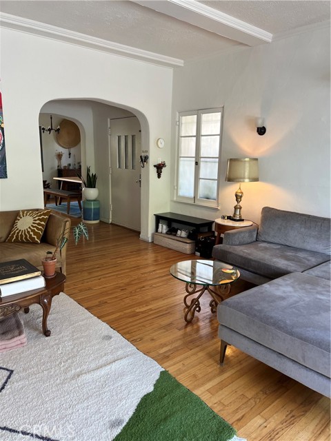 Detail Gallery Image 3 of 24 For 8400 Blackburn, Los Angeles,  CA 90048 - 2 Beds | 2 Baths