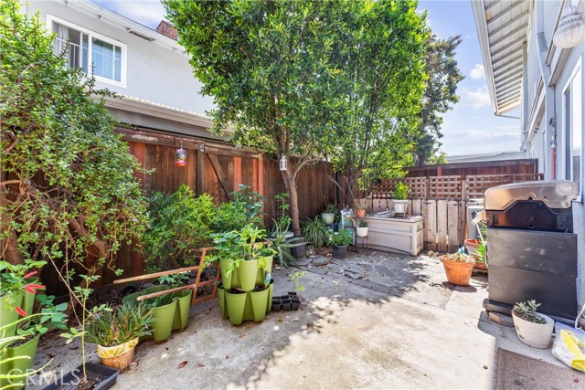 Detail Gallery Image 23 of 29 For 1121 E 1st St, Tustin,  CA 92780 - 2 Beds | 1/1 Baths