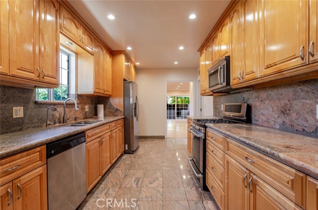 Detail Gallery Image 6 of 21 For 14608 Cohasset Street, Van Nuys,  CA 91405 - 3 Beds | 2 Baths