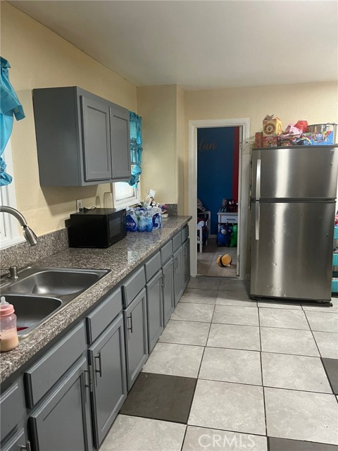 1824 E 109th Street, Los Angeles CA: https://media.crmls.org/medias/5ff09b37-0332-44fd-bbd3-c296655be951.jpg