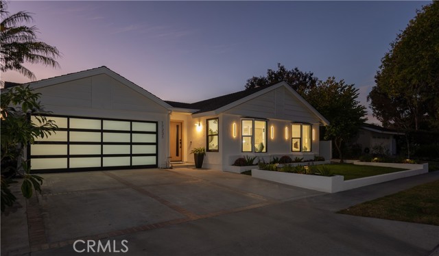 Detail Gallery Image 2 of 33 For 17231 Lido Ln, Huntington Beach,  CA 92647 - 4 Beds | 3 Baths