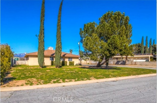 Detail Gallery Image 2 of 6 For 34334 La Raye, Yucaipa,  CA 92399 - 3 Beds | 2 Baths