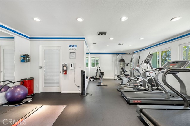 6000 Bixby Village Drive, Long Beach CA: https://media.crmls.org/medias/5ff185ab-8860-46cf-a1f9-49578cc7f693.jpg
