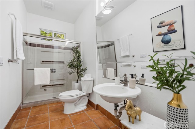 Image 32 of 60 For 2163 Summerset