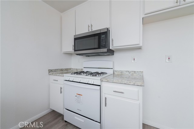 16518 Avalon Avenue, Victorville CA: https://media.crmls.org/medias/5ff25d99-bbce-45ee-96b2-76c960dc4d70.jpg