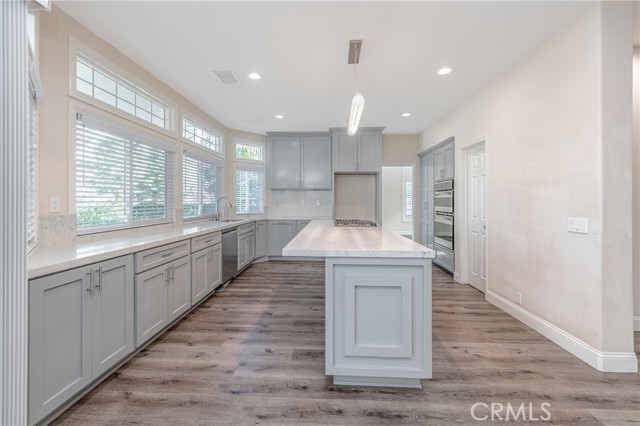 Detail Gallery Image 10 of 29 For 429 Somerset Cir, Corona,  CA 92879 - 4 Beds | 3 Baths