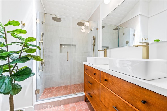 5309 E Appian Way, Long Beach CA: https://media.crmls.org/medias/5ff4aa76-059c-46c3-99bd-707110a9f02d.jpg