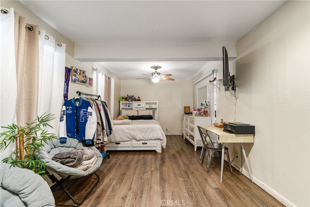 https://media.crmls.org/medias/5ff57735-4678-49b1-bf8a-cda453ab9419.jpg?preset=X-Large