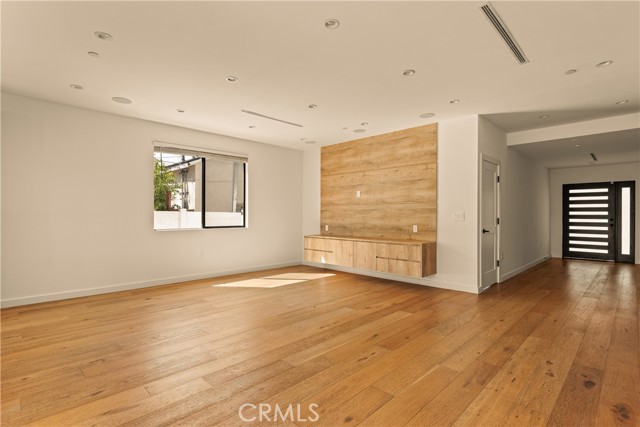 Detail Gallery Image 5 of 26 For 17606 Bromley St, Encino,  CA 91316 - 4 Beds | 3/1 Baths