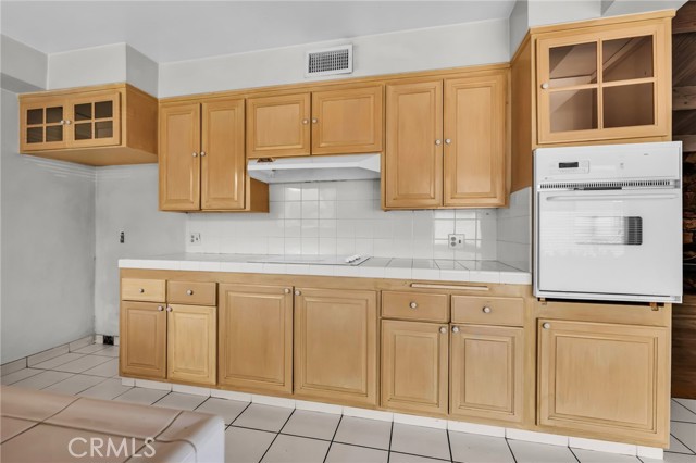 5723 West 74th Street, Los Angeles CA: https://media.crmls.org/medias/5ff6960f-4640-4b9b-ac93-6b63604913a4.jpg