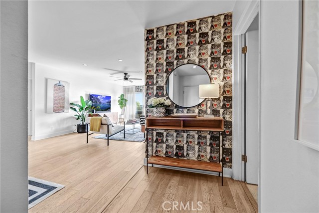 Detail Gallery Image 2 of 24 For 8400 De Longpre #212,  West Hollywood,  CA 90069 - 2 Beds | 2 Baths