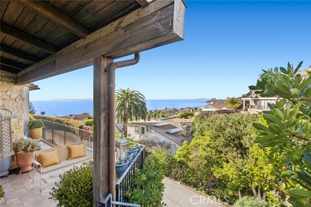 Detail Gallery Image 16 of 31 For 2100 Crestview Dr, Laguna Beach,  CA 92651 - 3 Beds | 2/1 Baths