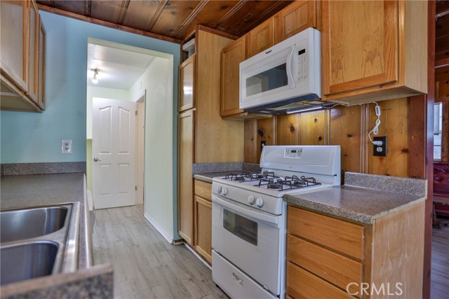 Detail Gallery Image 19 of 40 For 23339 Seeley Way, Crestline,  CA 92325 - 2 Beds | 2 Baths