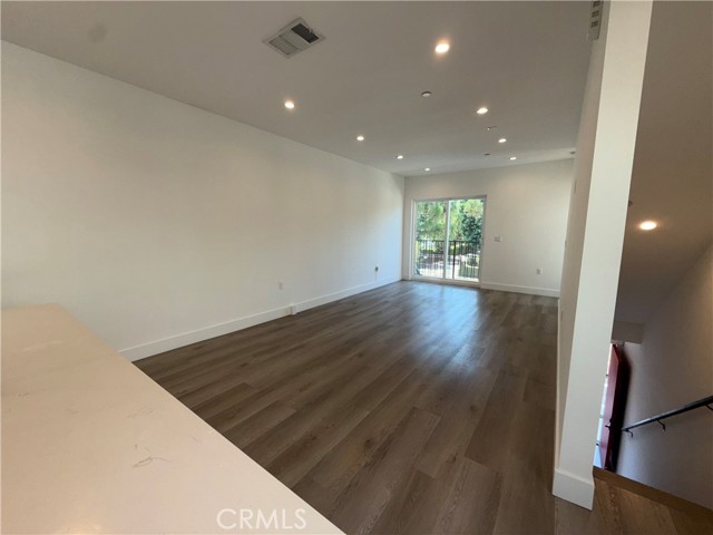 Detail Gallery Image 11 of 16 For 21721 Hart St, Canoga Park,  CA 91303 - 3 Beds | 2 Baths