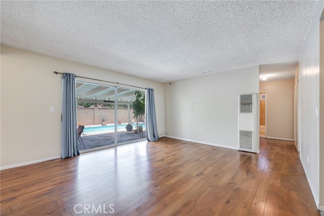 428 S Rosalinda Avenue, Azusa CA: https://media.crmls.org/medias/5ff948c9-5105-4bf0-b9a0-fbe4d69a736c.jpg