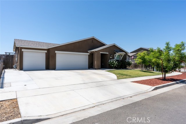 Detail Gallery Image 2 of 58 For 1807 Patricia Ct, Los Banos,  CA 93635 - 4 Beds | 3 Baths