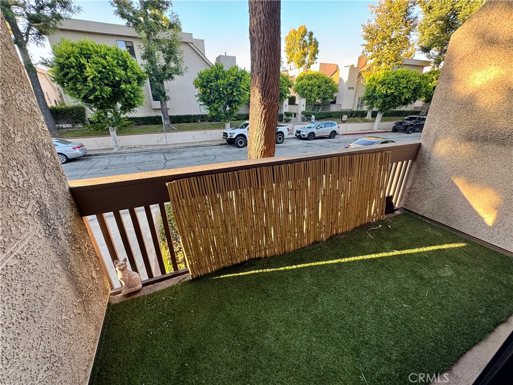 https://media.crmls.org/medias/5ff975cb-3a2e-493b-9c1f-6e9c18ccb50b.jpg?preset=X-Large