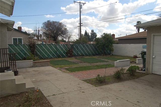 817 W 25th Street, San Bernardino CA: https://media.crmls.org/medias/5ff9d962-a769-4acd-9a2f-bde0ba064991.jpg